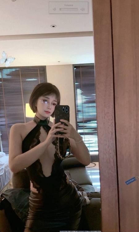 精致短发妹