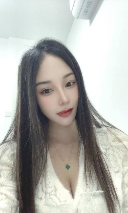 东站美胸珊珊