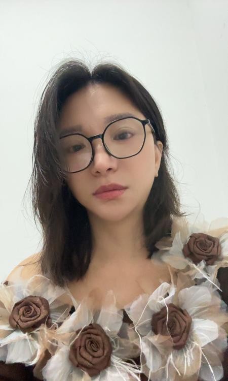 大胸眼镜骚妇
