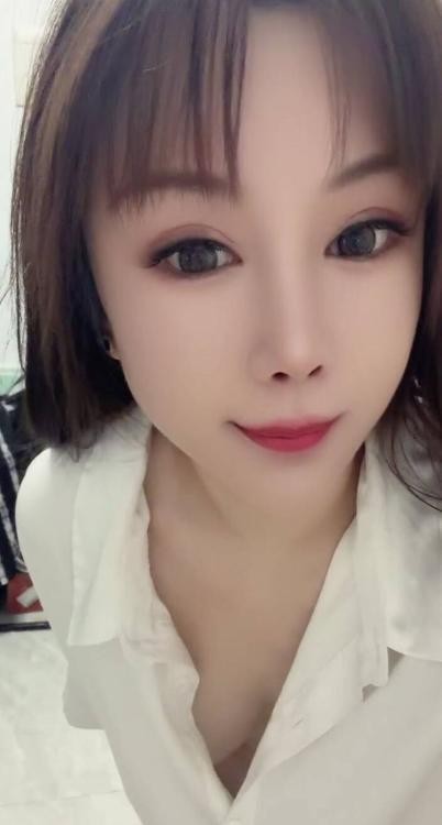 龙华大胸小白