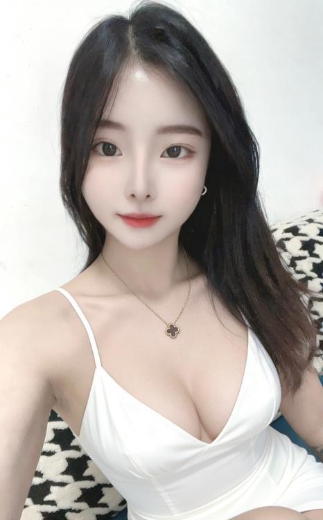粉嫩颜值女友