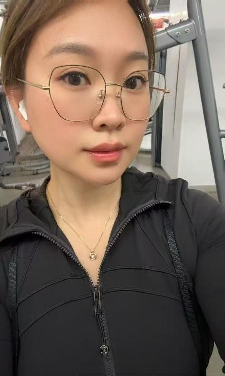 巨骚眼镜姐