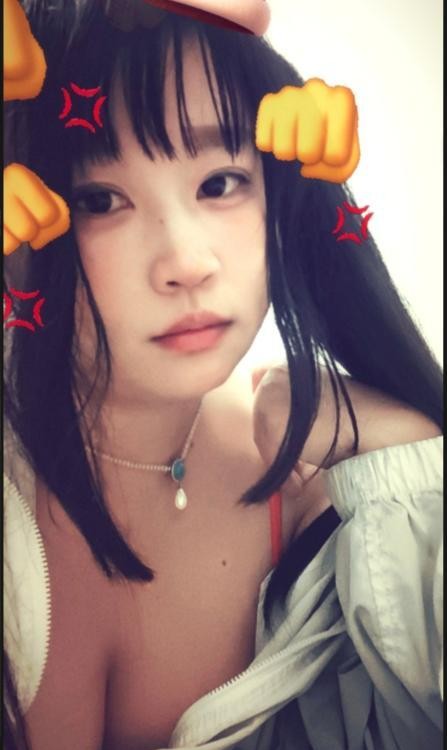 可舌吻E乳妹子