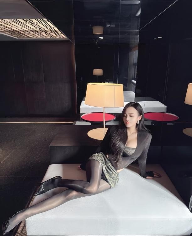 黑丝御姐婷婷