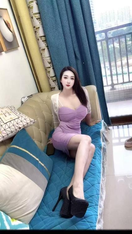 天河长腿美女小雪