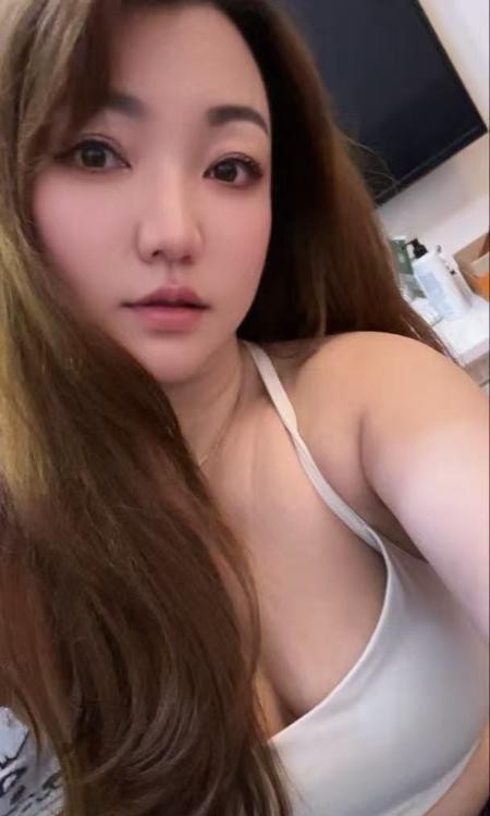 粉鲍罗湖一笑