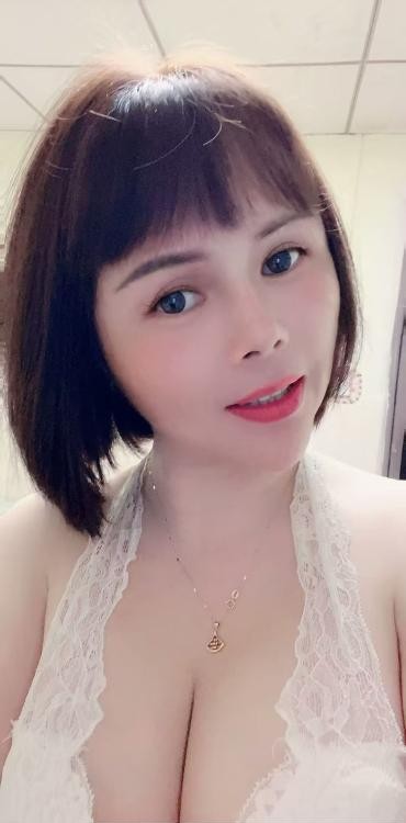 美艳尤物人妻