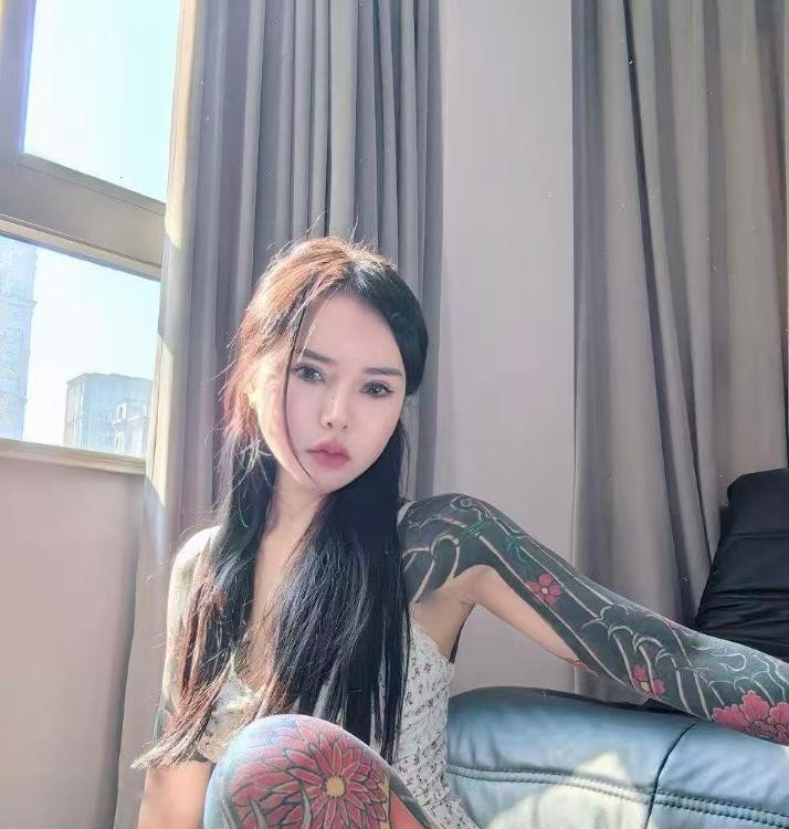 纹身小妹