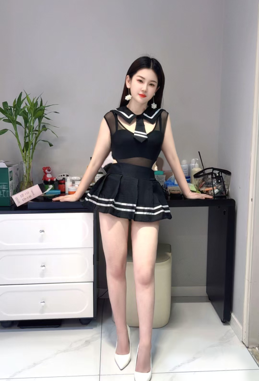 蜀山翘臀嫩妹