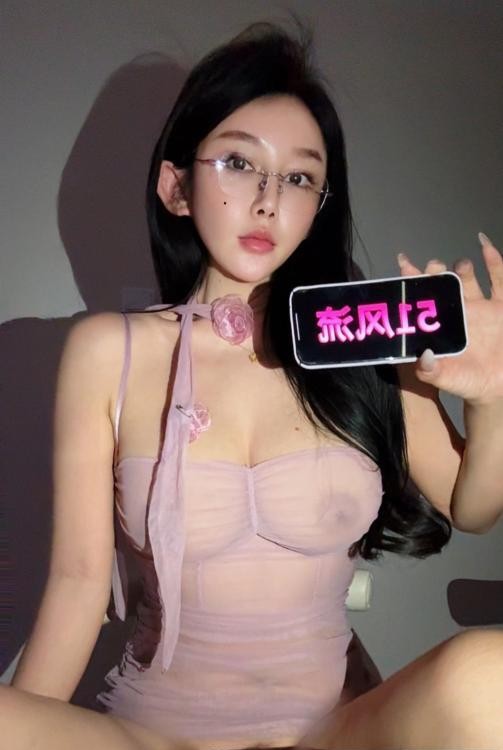 174爆奶大长腿