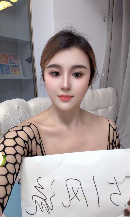 大屁股粉嫩妹