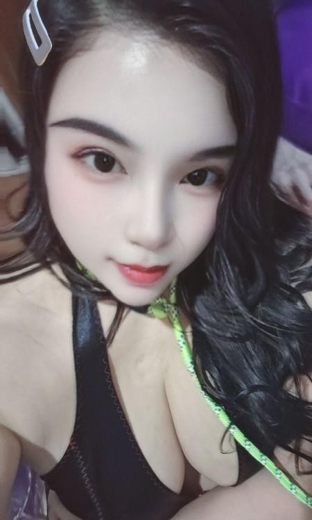 美乳骚妇玲玲
