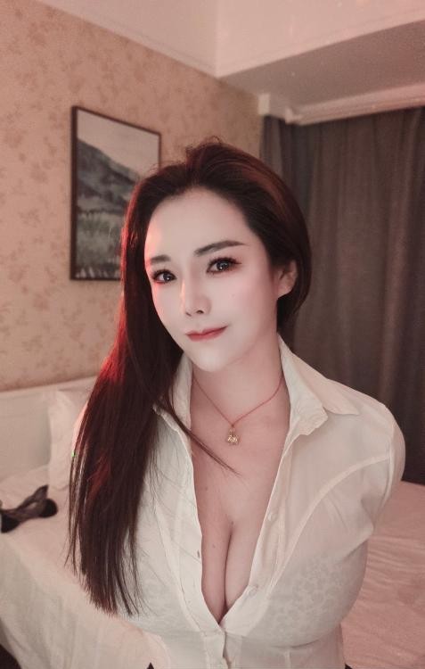 超级大奶妹