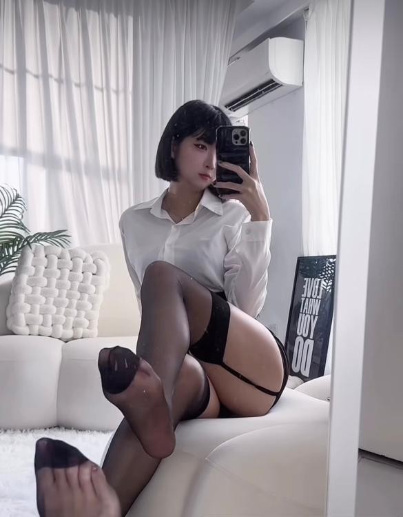 00后丰满萌妹