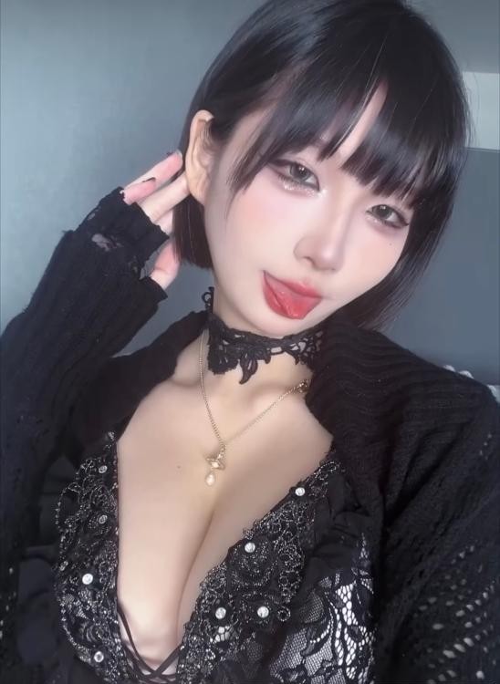 00后丰满萌妹