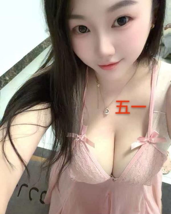 E奶小女友