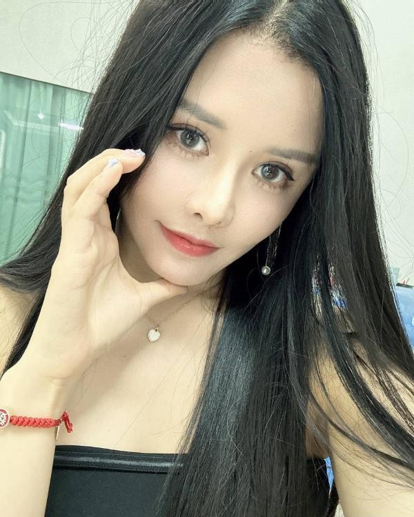 身材火辣蜜桃臀老师