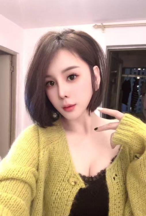 短发气质御姐