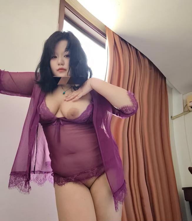 爆乳学生妹