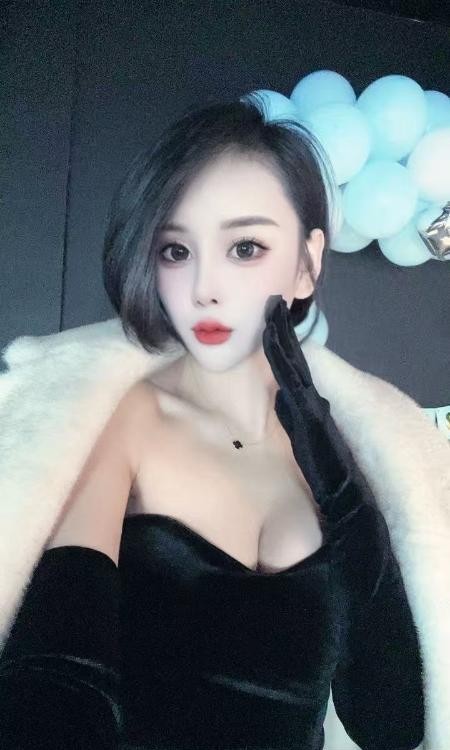 短发气质御姐