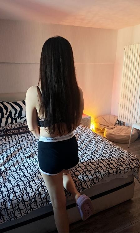 美乳嫩妹梦瑶