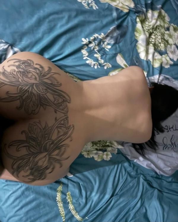 花臀小网红