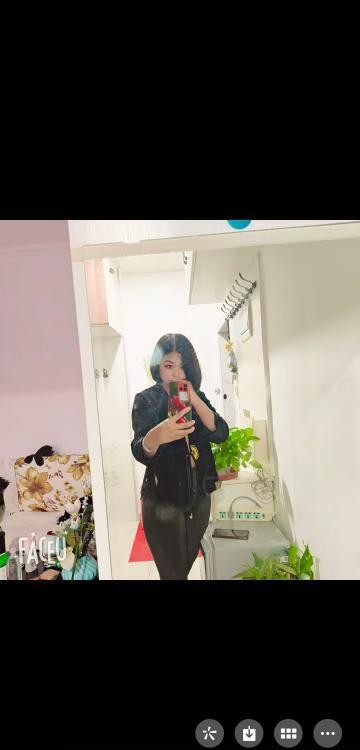 短发小美女