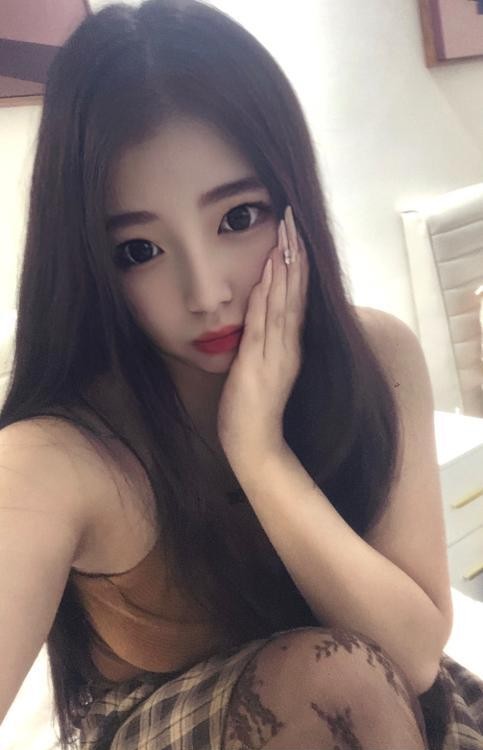大胸肥臀妹子