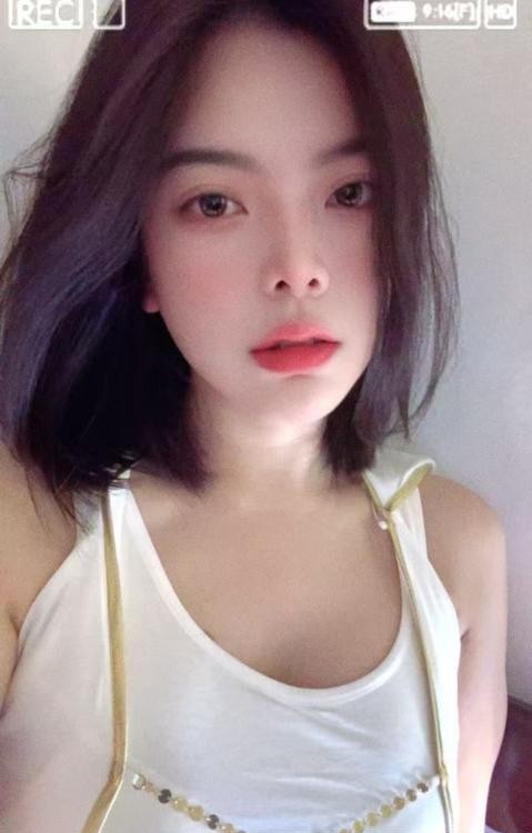 马群笑笑