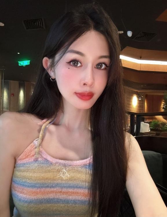 腿长腰细胸大Lisa