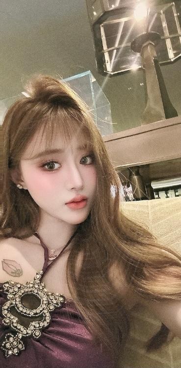 肤白美女小喵