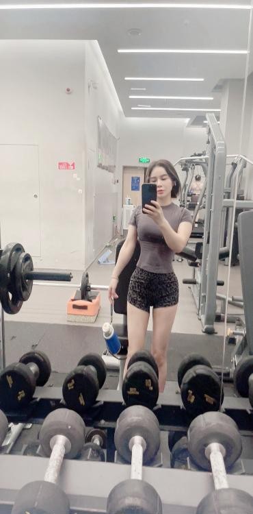 健身妹子露露