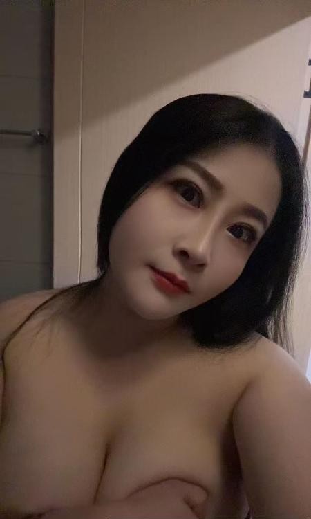体验胸器美女