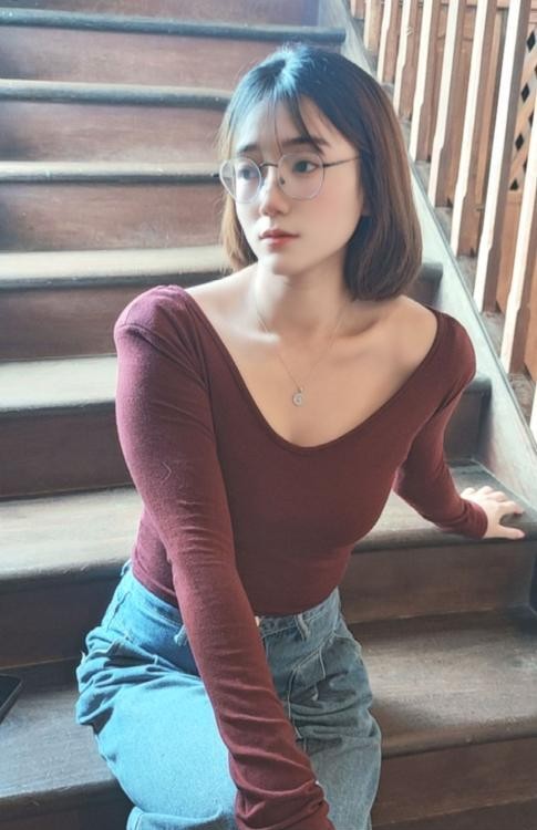 眼镜少妇野子