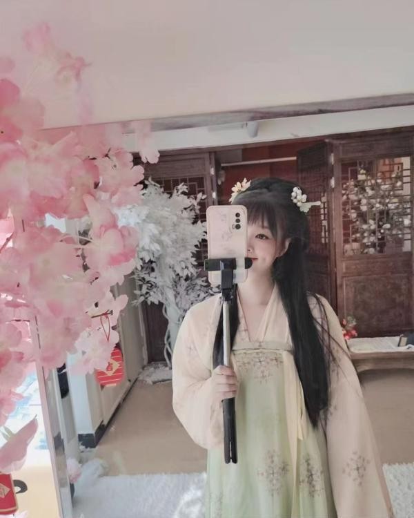 嫩妹小爱