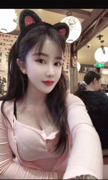 后人巨乳翘臀罗湖希希