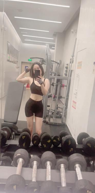 健身妹子露露