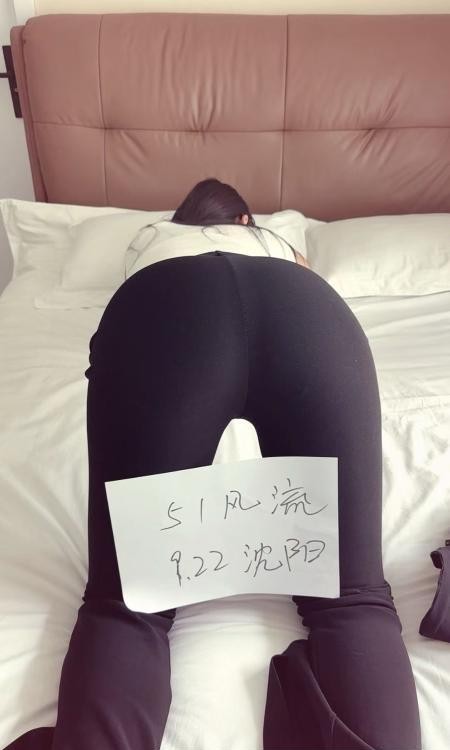 高挑白净嫩妹