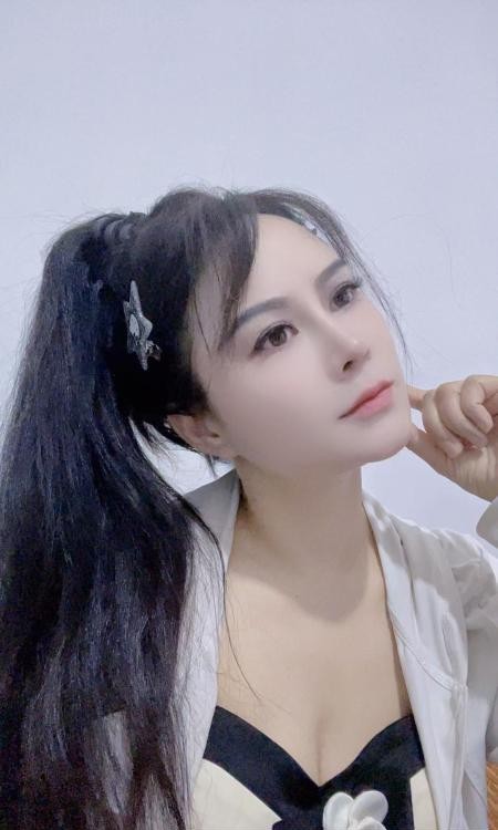 大奶燕子