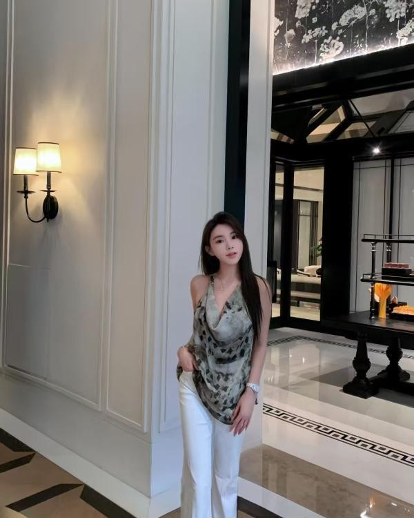 苏州长腿车模