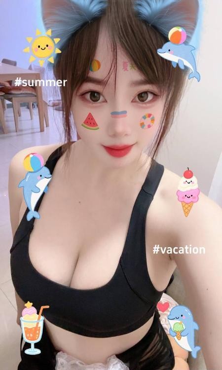 白嫩大奶小甜心