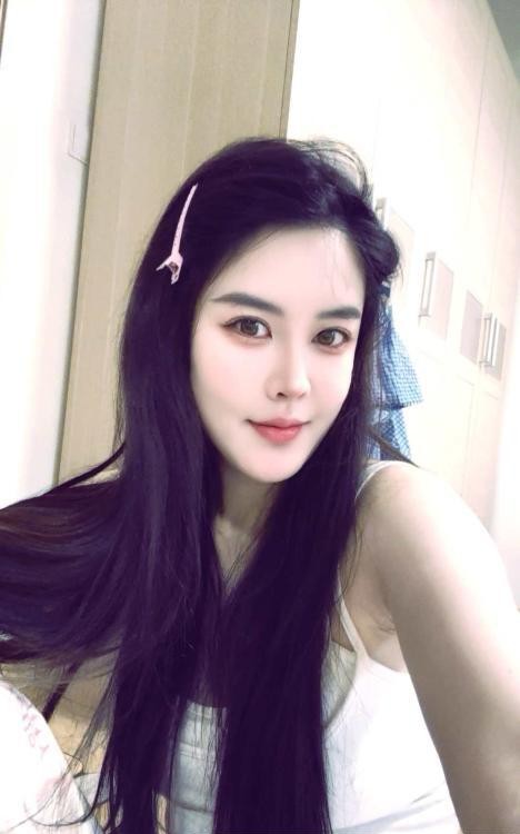 白嫩长腿佳佳