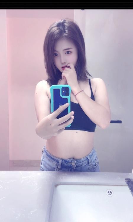 甜美系嫩妹