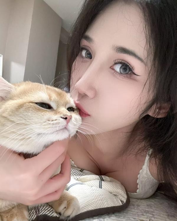 大胸美女