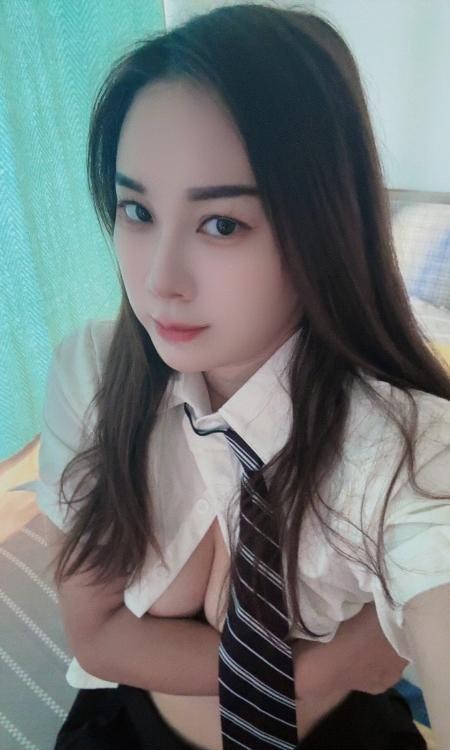 丝袜制服熟女