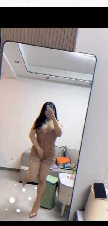 丰满美女萌萌