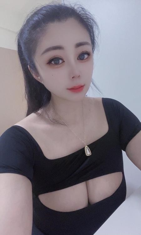 天河D奶金莲
