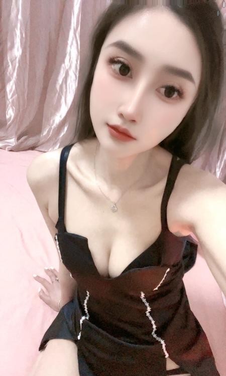 黑丝白屁股