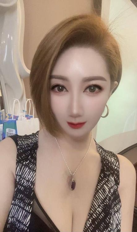 天河珠宝御姐