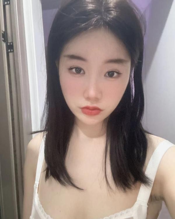 甜甜小美女